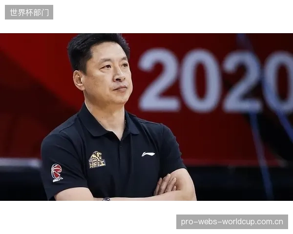 李春江需警惕上海队锋线压迫性防守，减少后场运球失误。