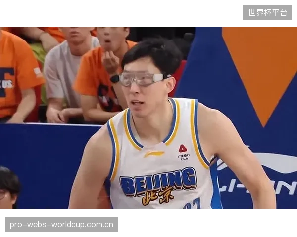 北京首钢内线核心周琦虽有顶级护框表现，但球队整体进攻停滞不敌广东。